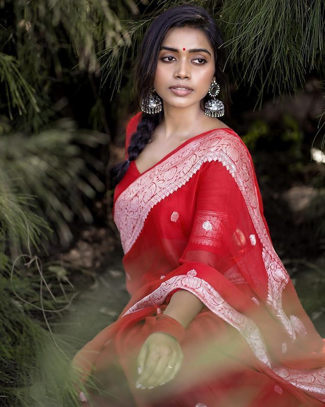 Angelic Red Soft Silk Saree With Excellent Blouse Piece