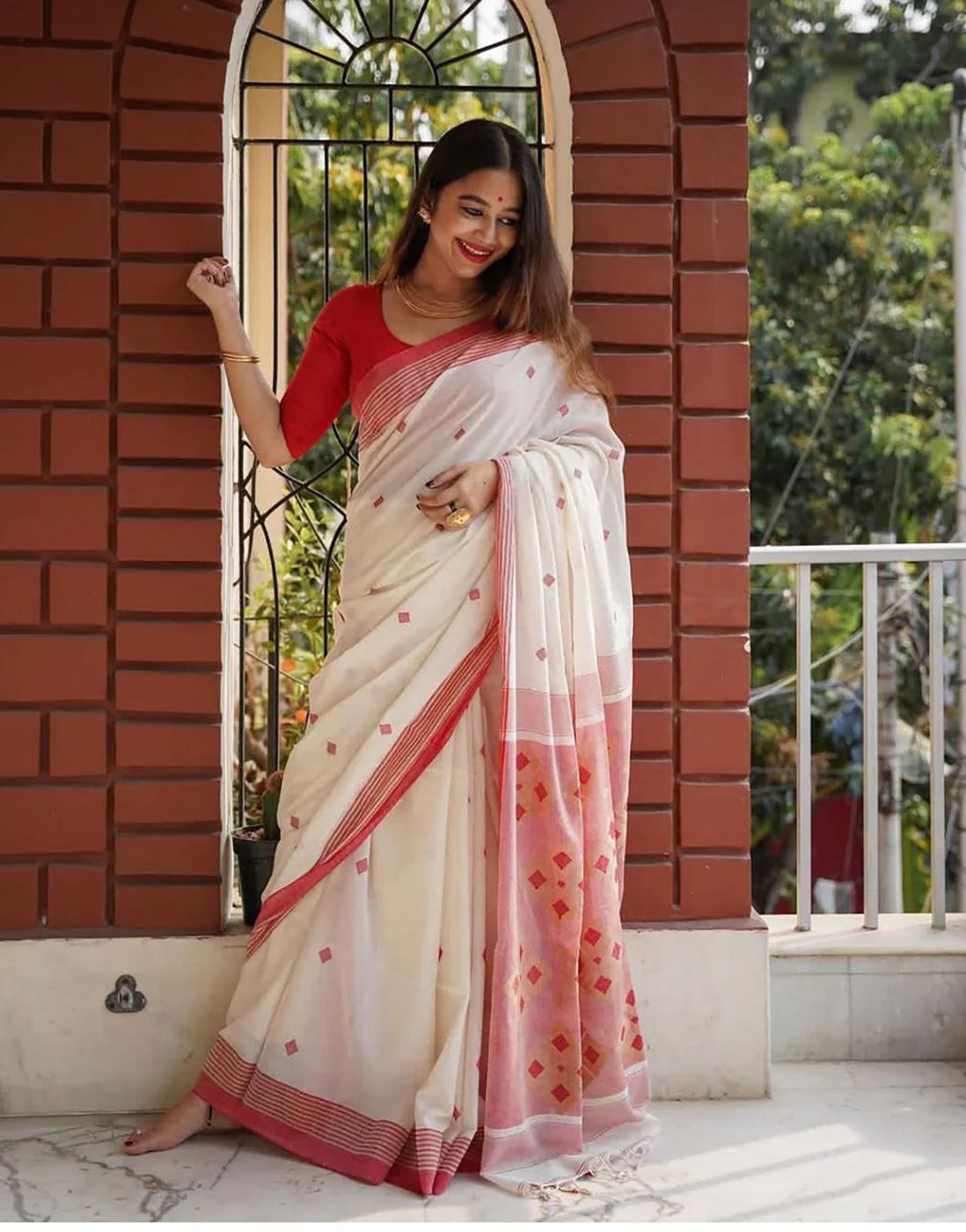 Intricate Off White Cotton Silk Saree With Capricious Blouse Piece