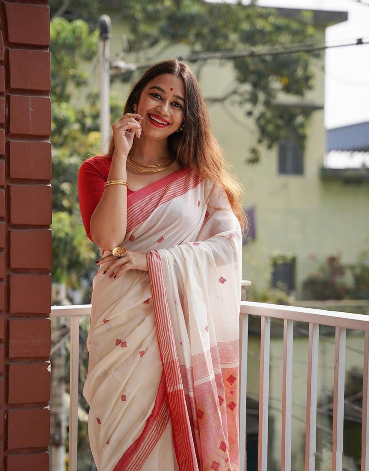 Intricate Off White Cotton Silk Saree With Capricious Blouse Piece