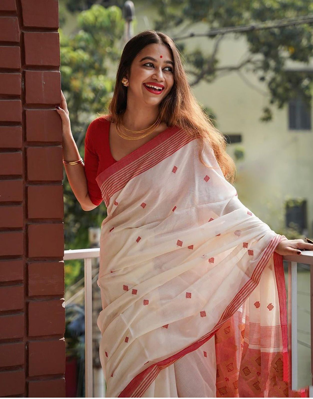 Intricate Off White Cotton Silk Saree With Capricious Blouse Piece