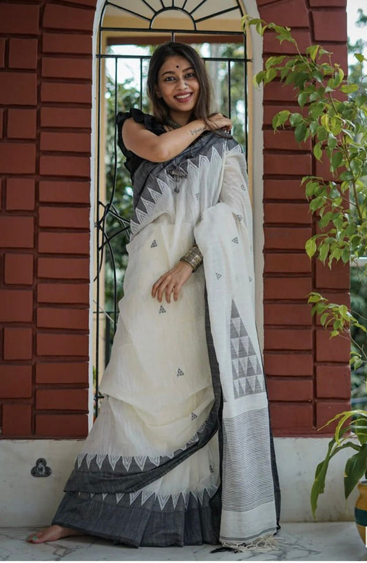 Serendipity Off White Cotton Silk Saree With Sumptuous Blouse Piece