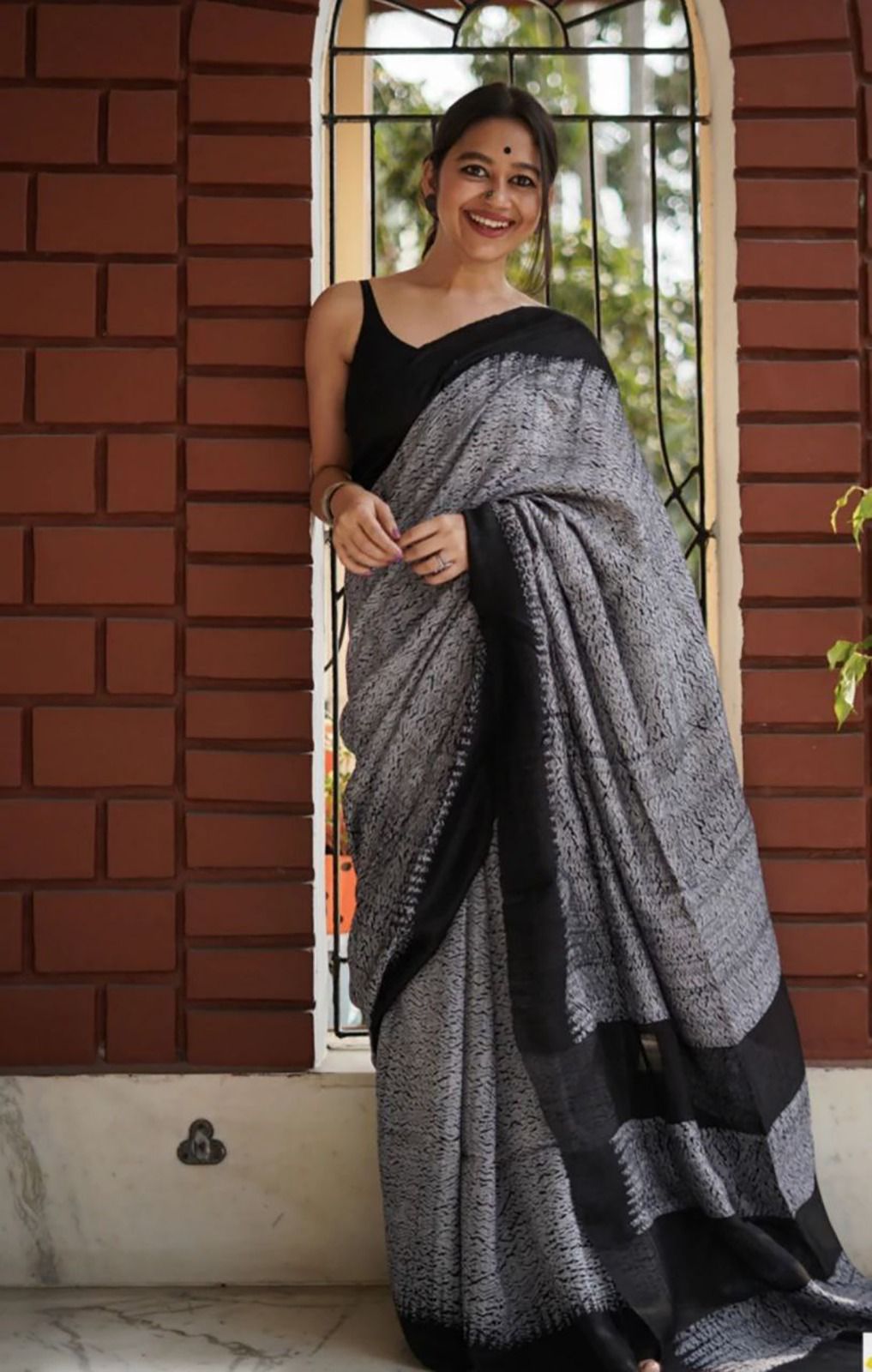 Attractive Grey Cotton Silk Saree With Intricate Blouse Piece