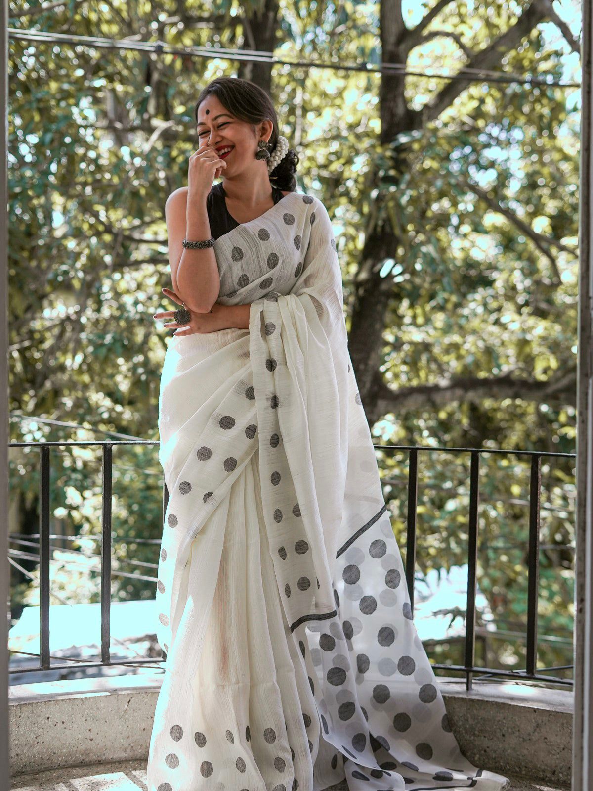 Tempting Off White Cotton Silk Saree With Confounding Blouse Piece