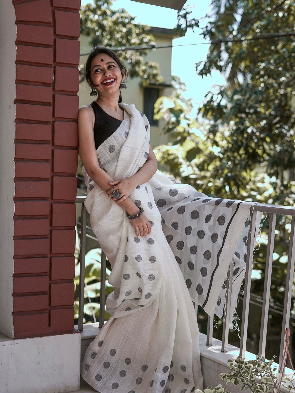 Tempting Off White Cotton Silk Saree With Confounding Blouse Piece