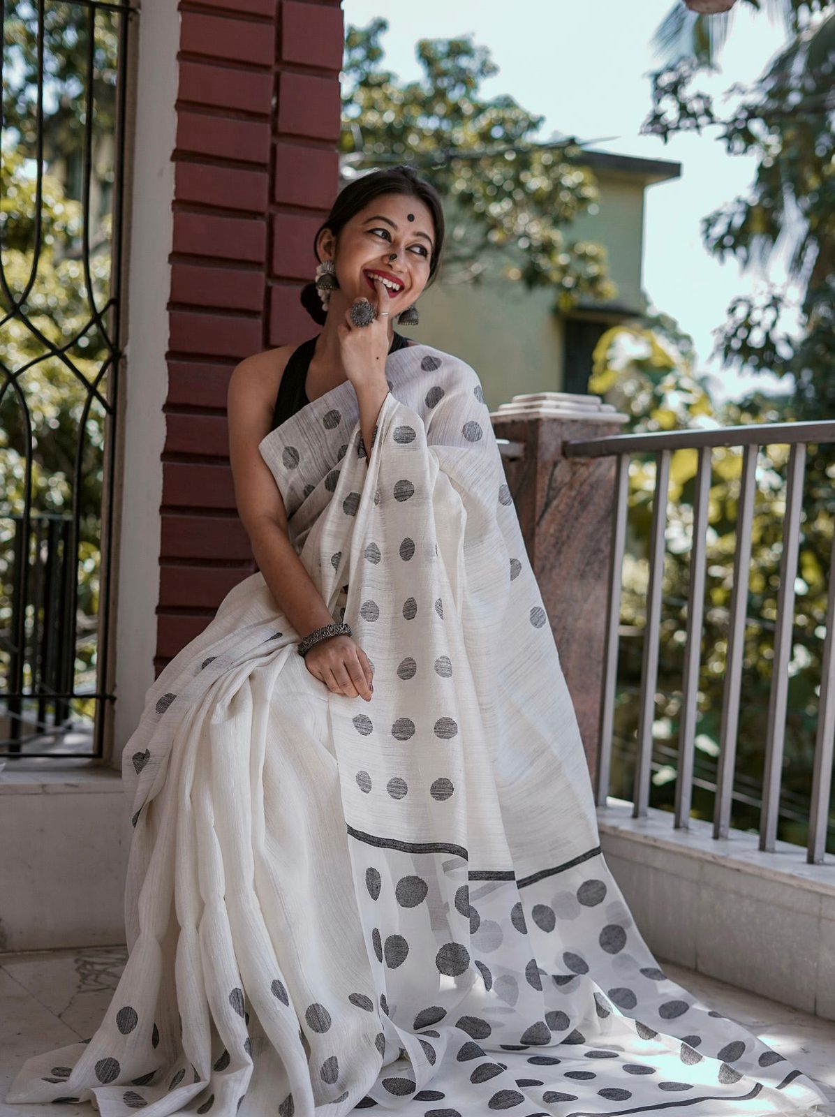 Tempting Off White Cotton Silk Saree With Confounding Blouse Piece