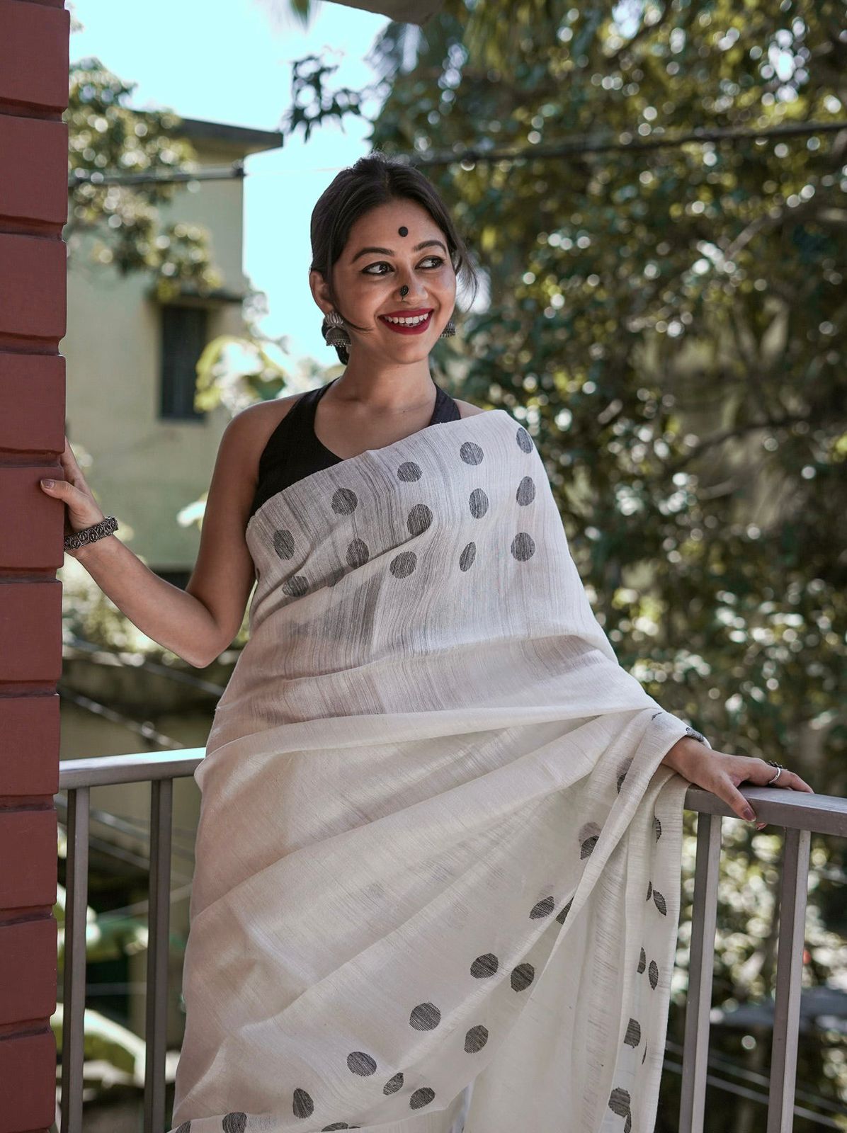 Tempting Off White Cotton Silk Saree With Confounding Blouse Piece