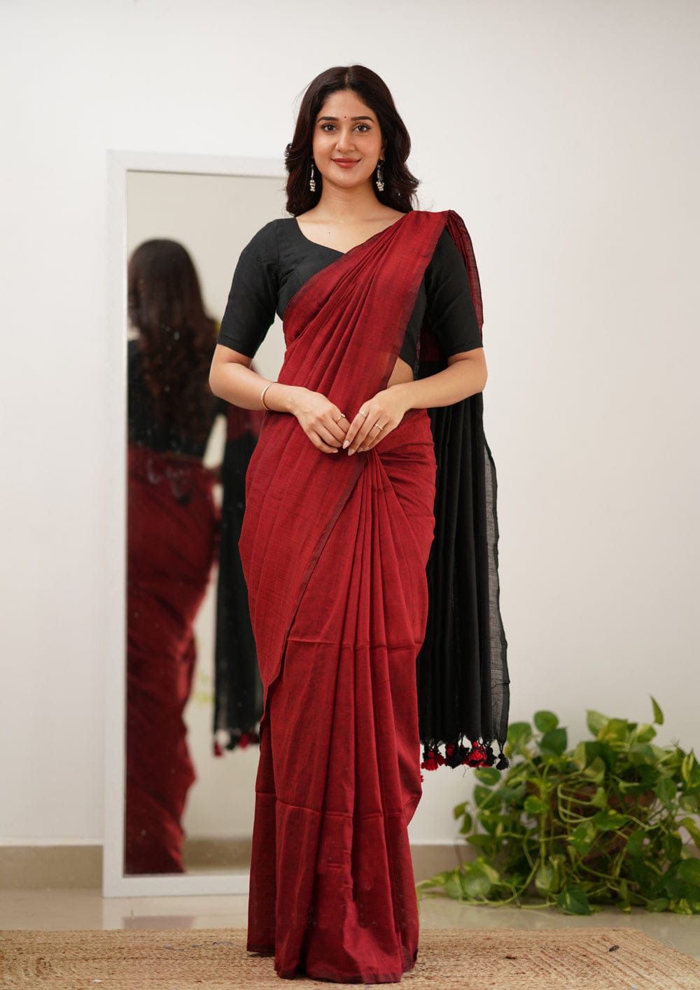 Flamboyant Red Cotton Silk Saree With Desuetude Blouse Piece