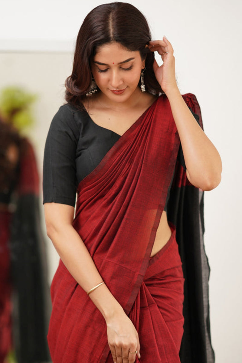 Flamboyant Red Cotton Silk Saree With Desuetude Blouse Piece