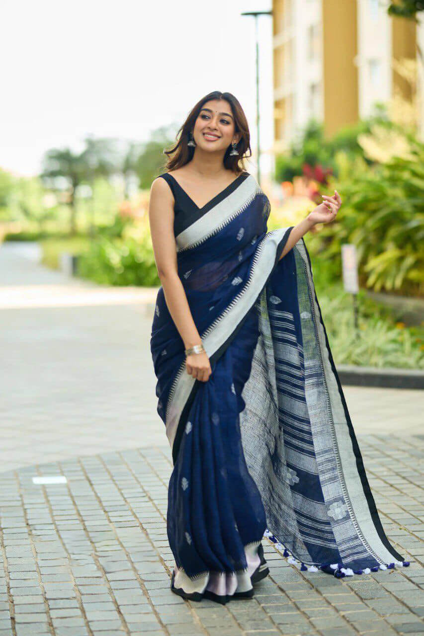 Susurrous Navy Blue Cotton Silk Saree With Rhapsodic Blouse Piece