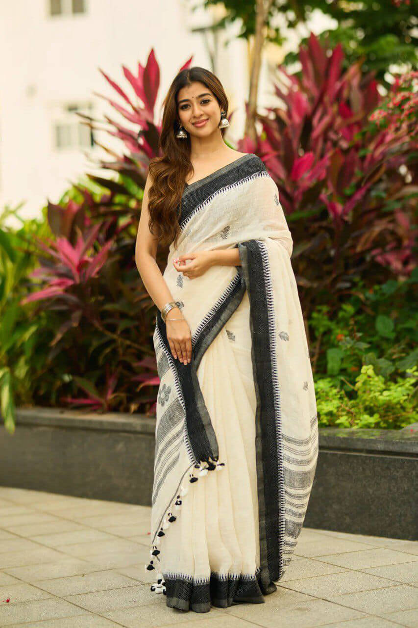 Incredible Off White Cotton Silk Saree With Invaluable Blouse Piece
