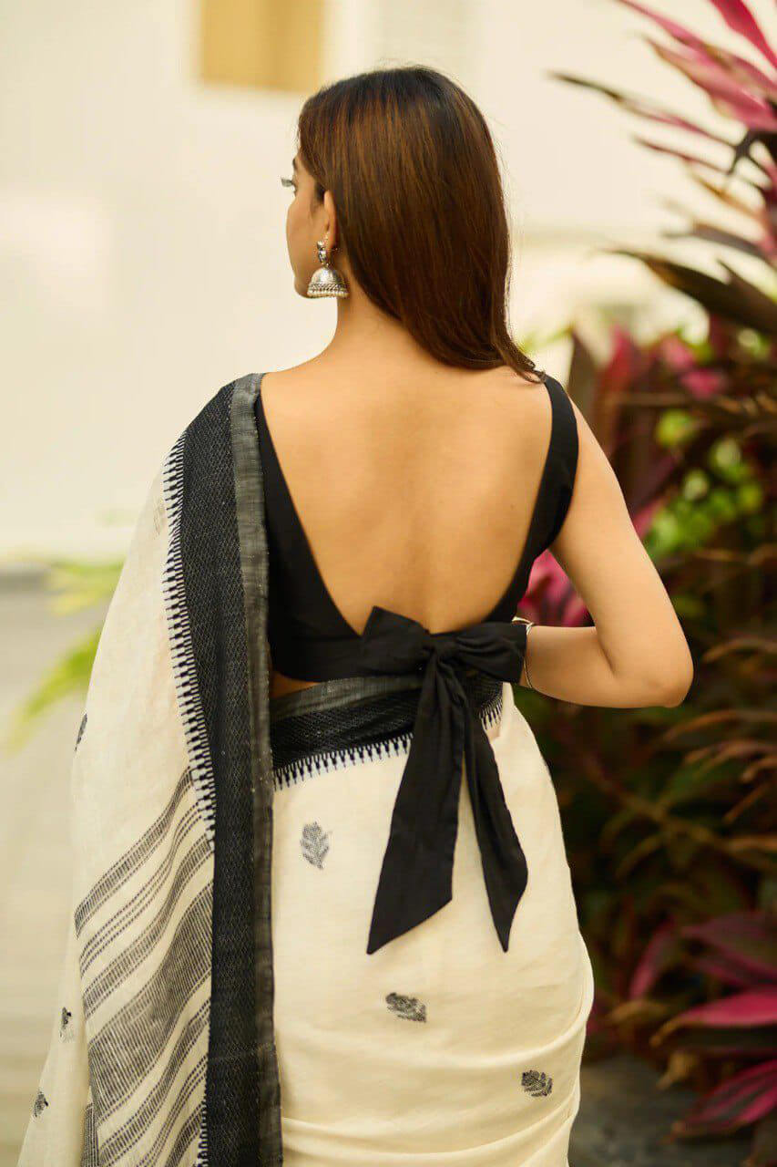 Incredible Off White Cotton Silk Saree With Invaluable Blouse Piece