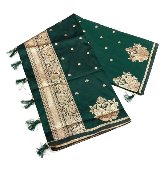 Cynosure Dark Green Soft Silk Saree With Beauteous Blouse Piece