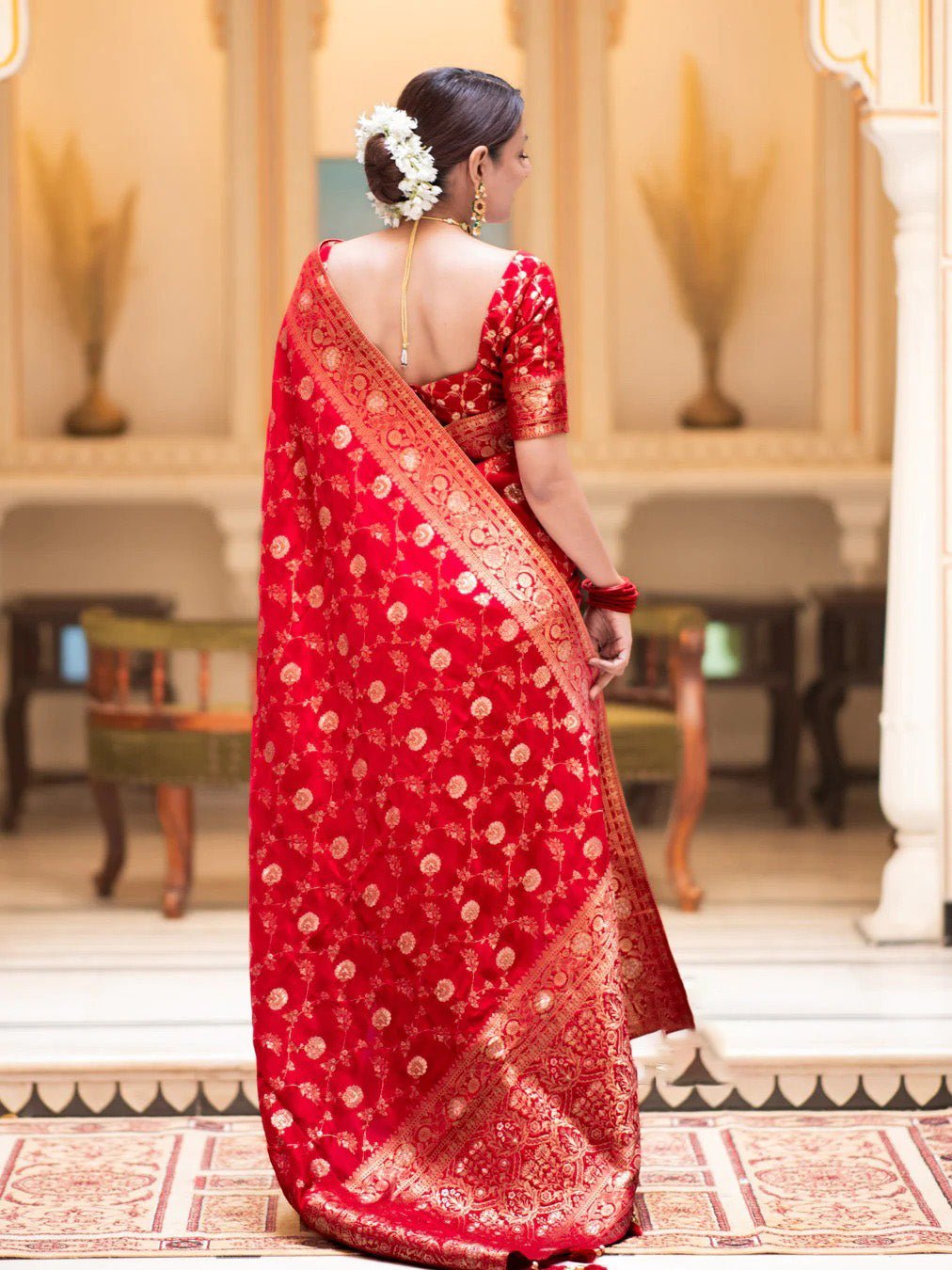 Forbearance Red Soft Silk Saree With Engrossing Blouse Piece