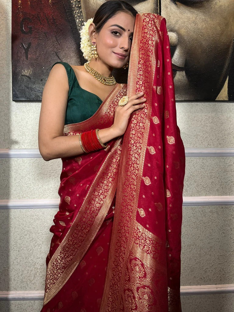 Sophisticated Red Soft Silk Saree With Fugacious Blouse Piece