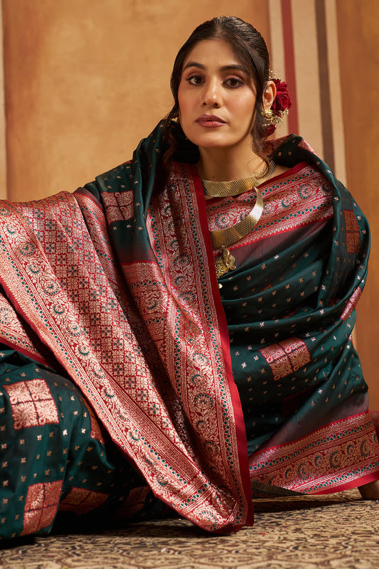 Eloquence Dark Green Pure Zari Weaving Banarasi Silk Saree With Sempiternal Blouse Piece