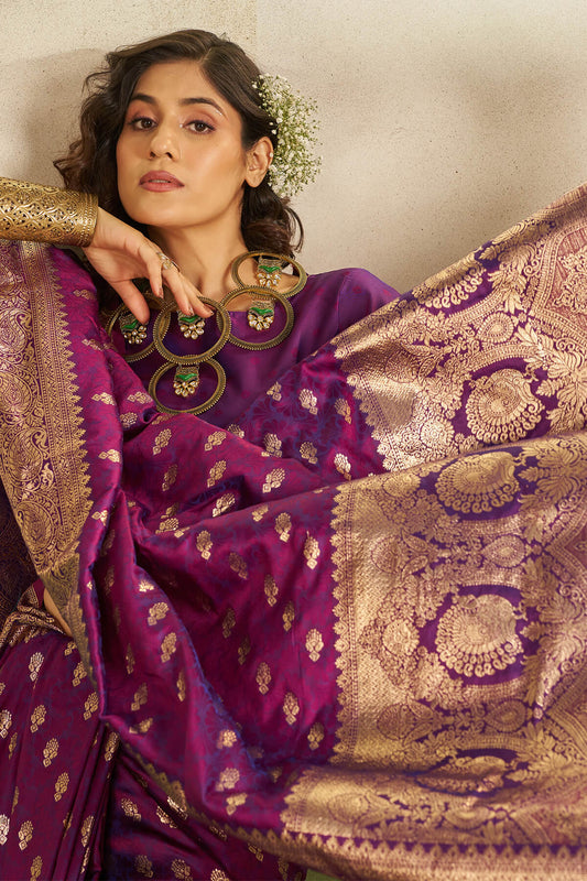 Beauteous Purple Pure Zari Weaving Banarasi Silk Saree With Beleaguer Blouse Piece