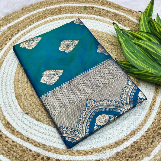 Ornate Rama Pure Zari Weaving Banarasi Silk Saree With Phenomenal Blouse Piece