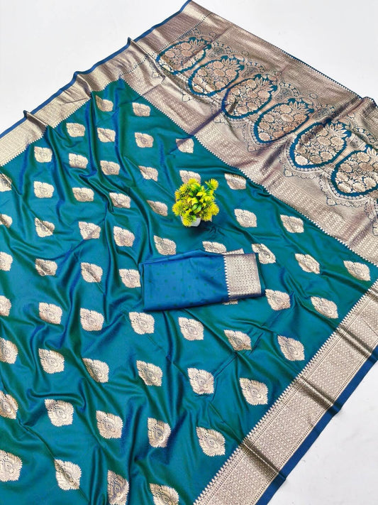Ornate Rama Pure Zari Weaving Banarasi Silk Saree With Phenomenal Blouse Piece