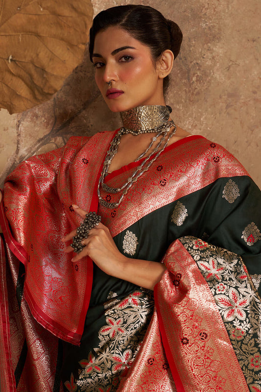 Pretty Dark Green Pure Zari Weaving Banarasi Silk Saree With Quintessential Blouse Piece