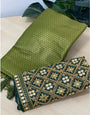 Denouement Green Kanjivaram Silk Saree With Two Dazzling Blouse Piece