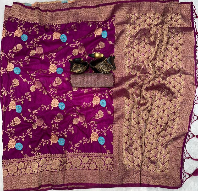 Fantabulous Purple Soft Banarasi Silk Saree With Tempting Blouse Piece