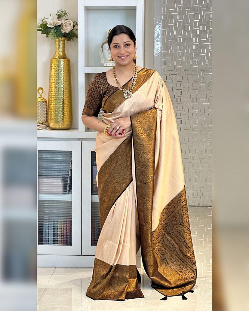 Luminous Beige Kanjivaram Silk Saree With Ephemeral Blouse Piece