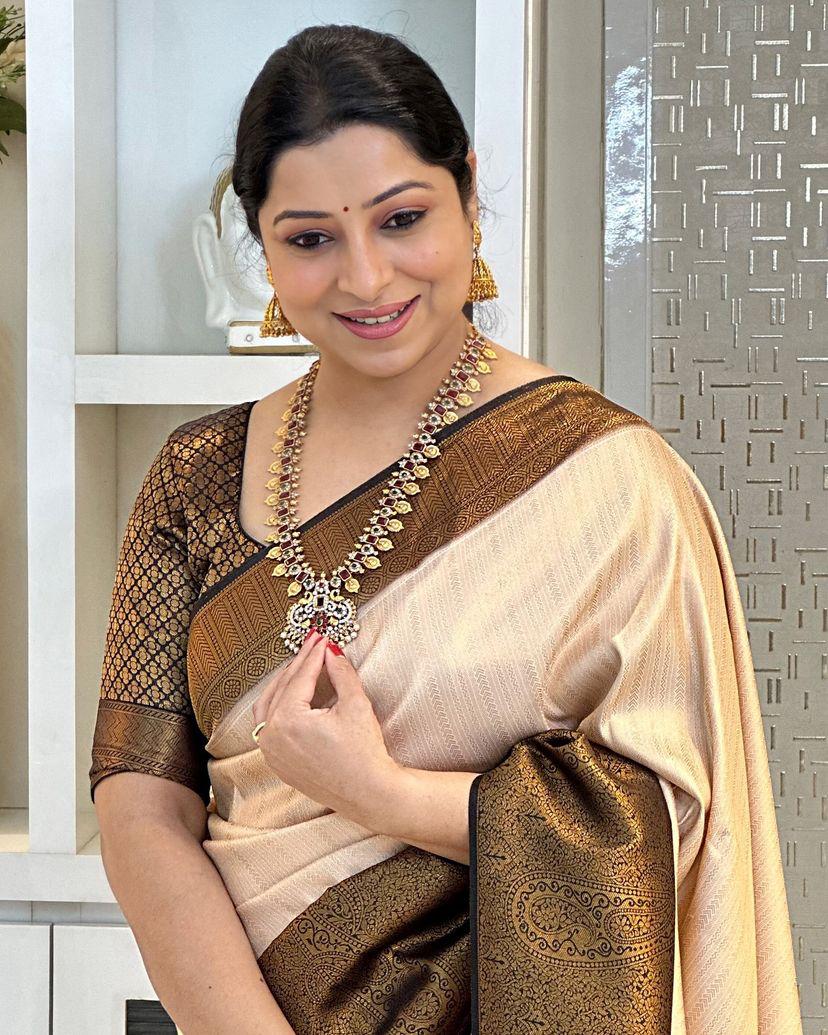 Luminous Beige Kanjivaram Silk Saree With Ephemeral Blouse Piece