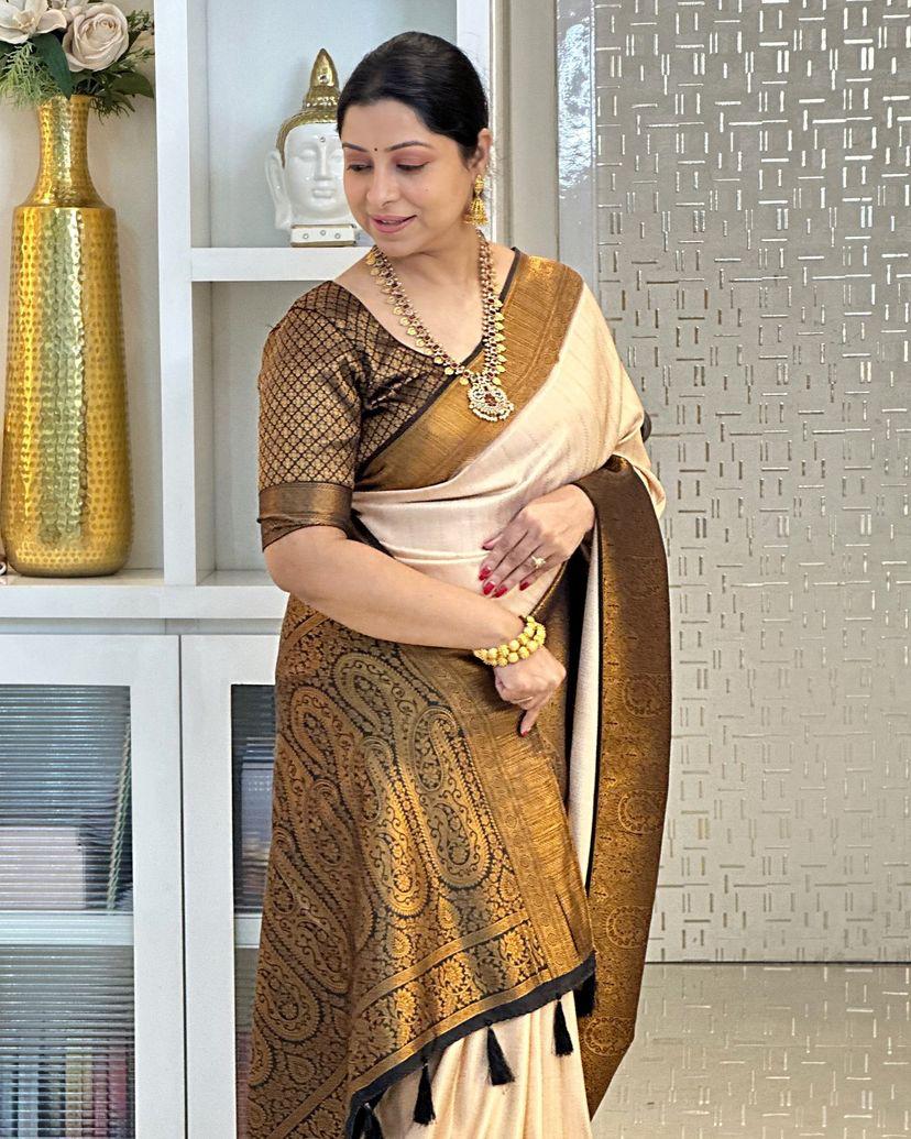 Luminous Beige Kanjivaram Silk Saree With Ephemeral Blouse Piece