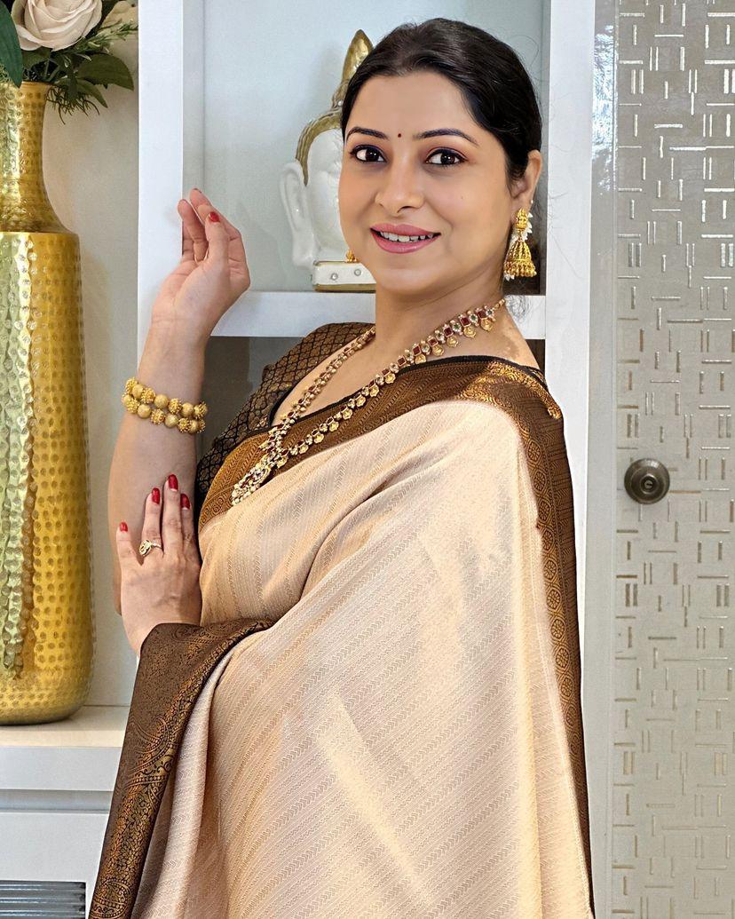 Luminous Beige Kanjivaram Silk Saree With Ephemeral Blouse Piece