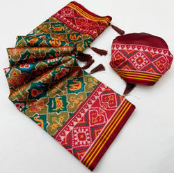 Adorable Green Printed Patola Handloom Silk Saree With Resplendent Blouse Piece