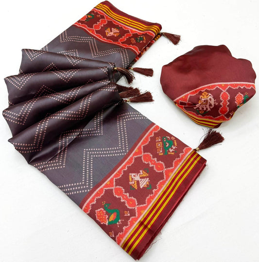 Flameboyant Grey Printed Patola Handloom Silk Saree With Refreshing Blouse Piece