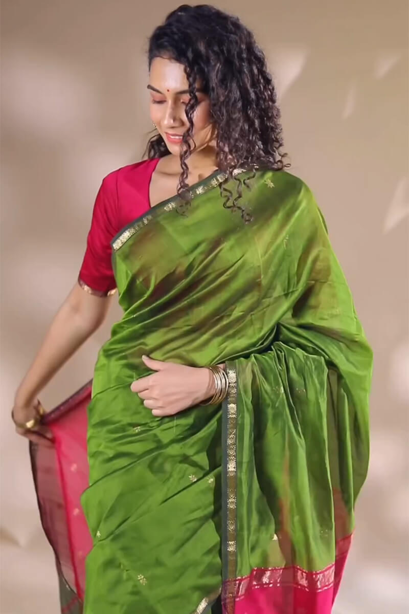 Exemplary Green Cotton Silk Saree With Seraphic Blouse Piece