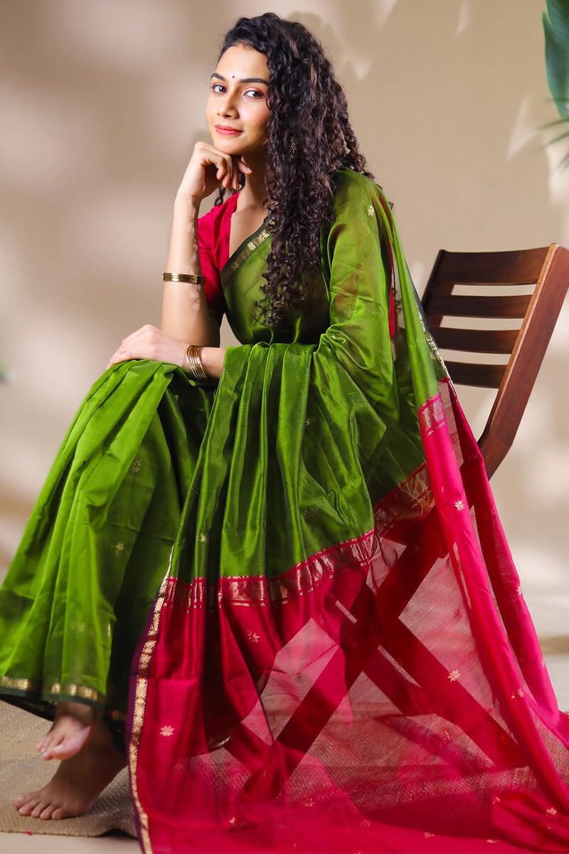 Exemplary Green Cotton Silk Saree With Seraphic Blouse Piece