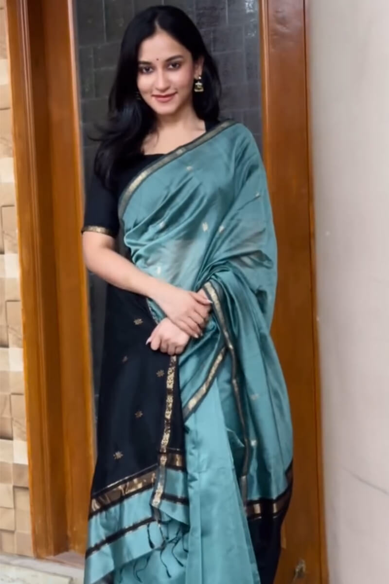 Resonant Sea Green Cotton Silk Saree With Scintillating  Blouse Piece