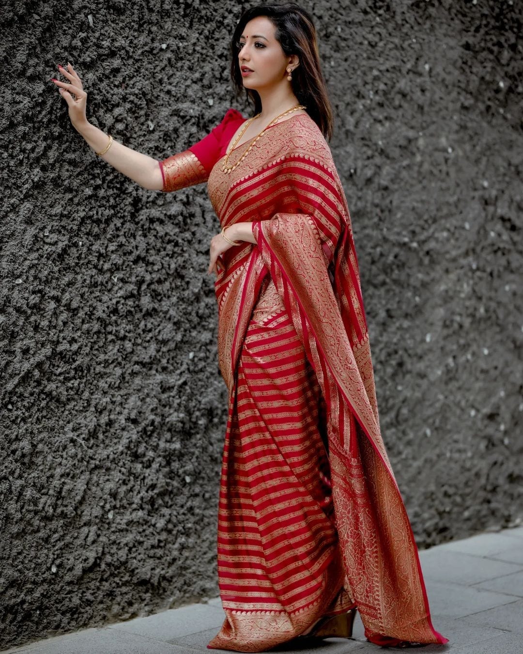 Intricate Red Soft Silk Saree With Capricious Blouse Piece