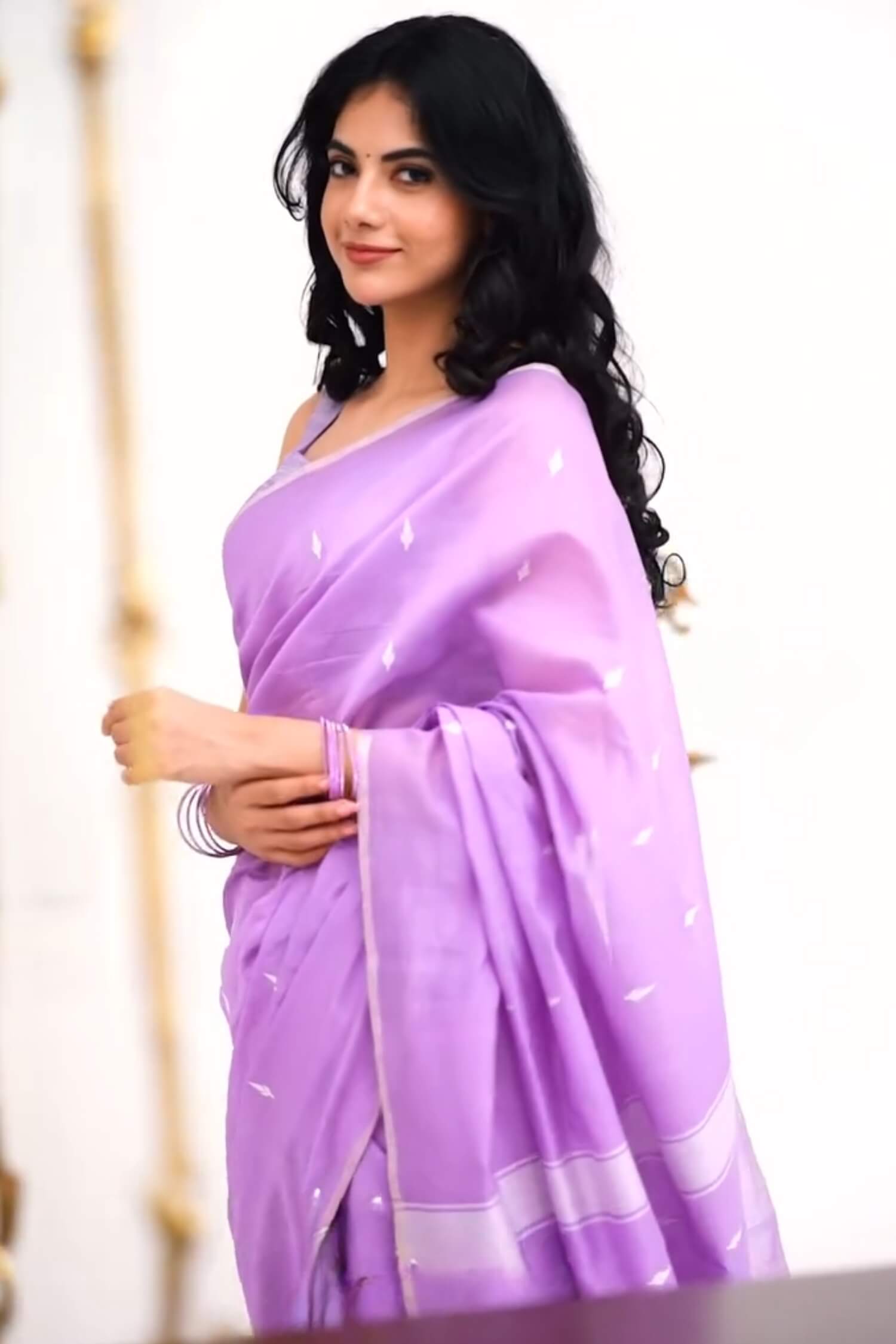 Beleaguer Lavendor Cotton Silk Saree With Alluring Blouse Piece