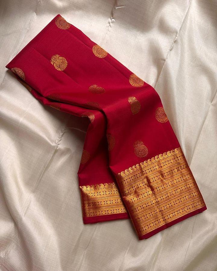 Imaginative Red Soft Silk Saree With Tremendous Blouse Piece