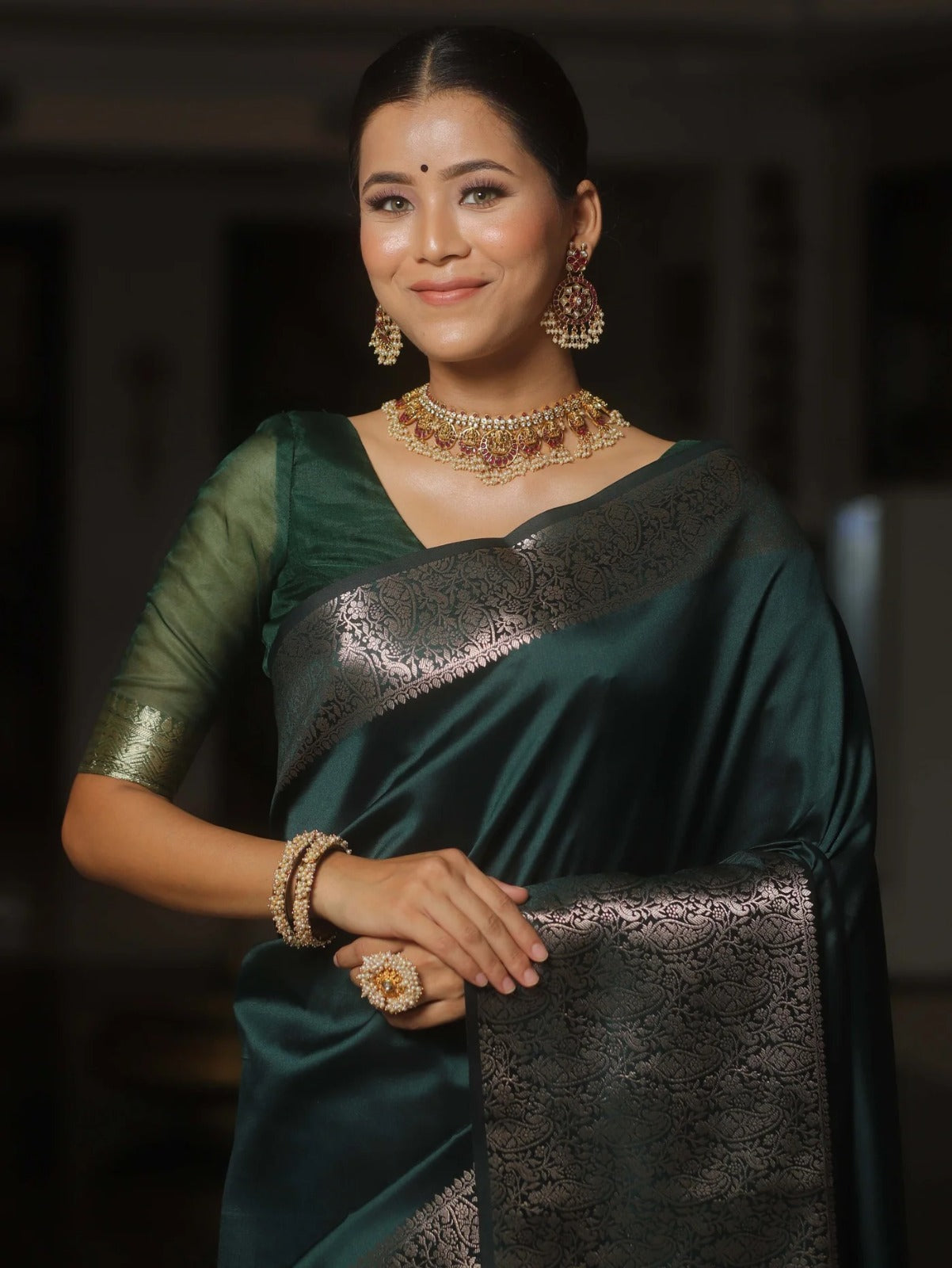 Confounding Dark Green Soft Silk Saree With Enchanting Blouse Piece