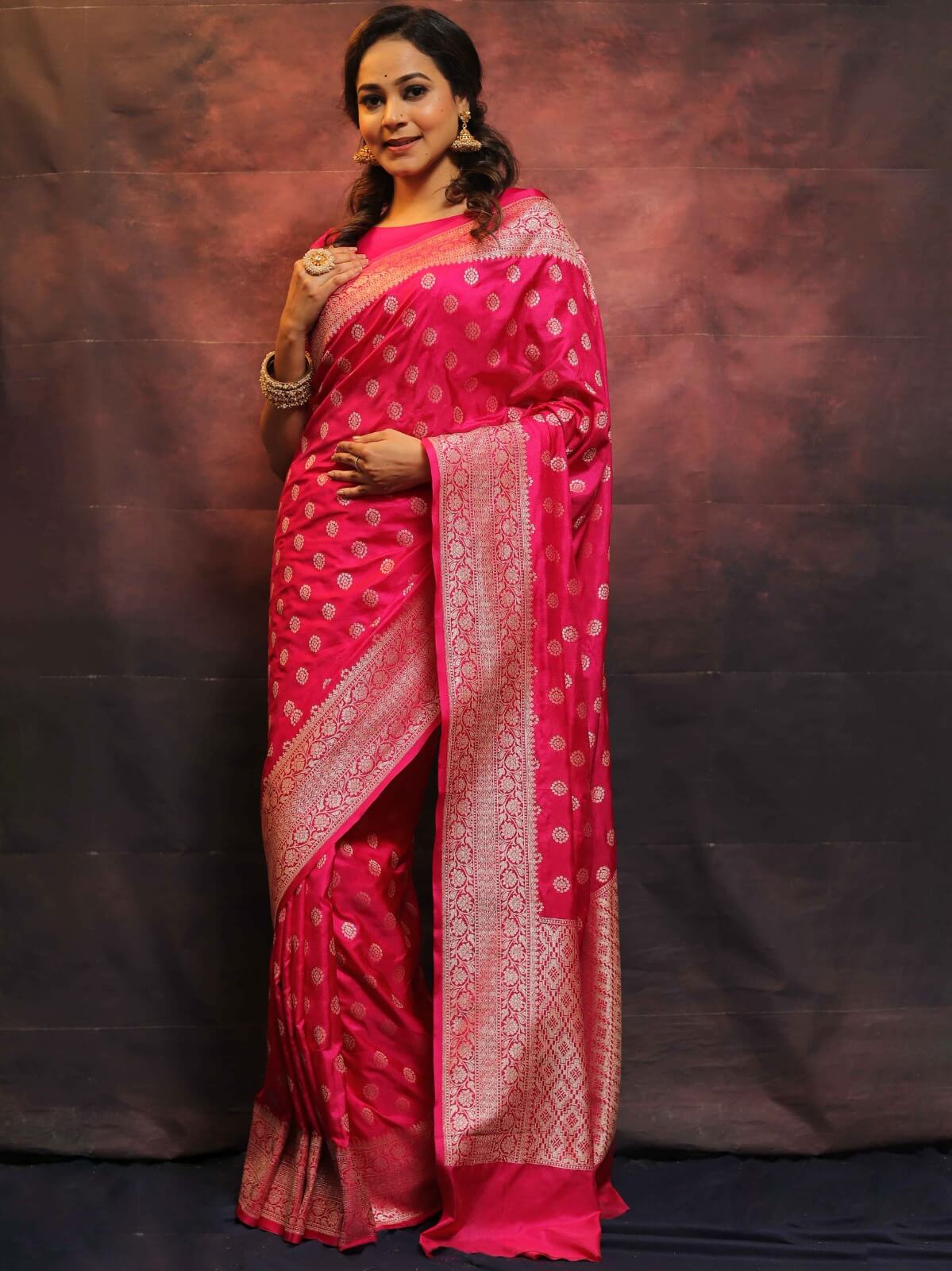 Magnetic Dark Pink Soft Silk Saree With Redolent Blouse Piece