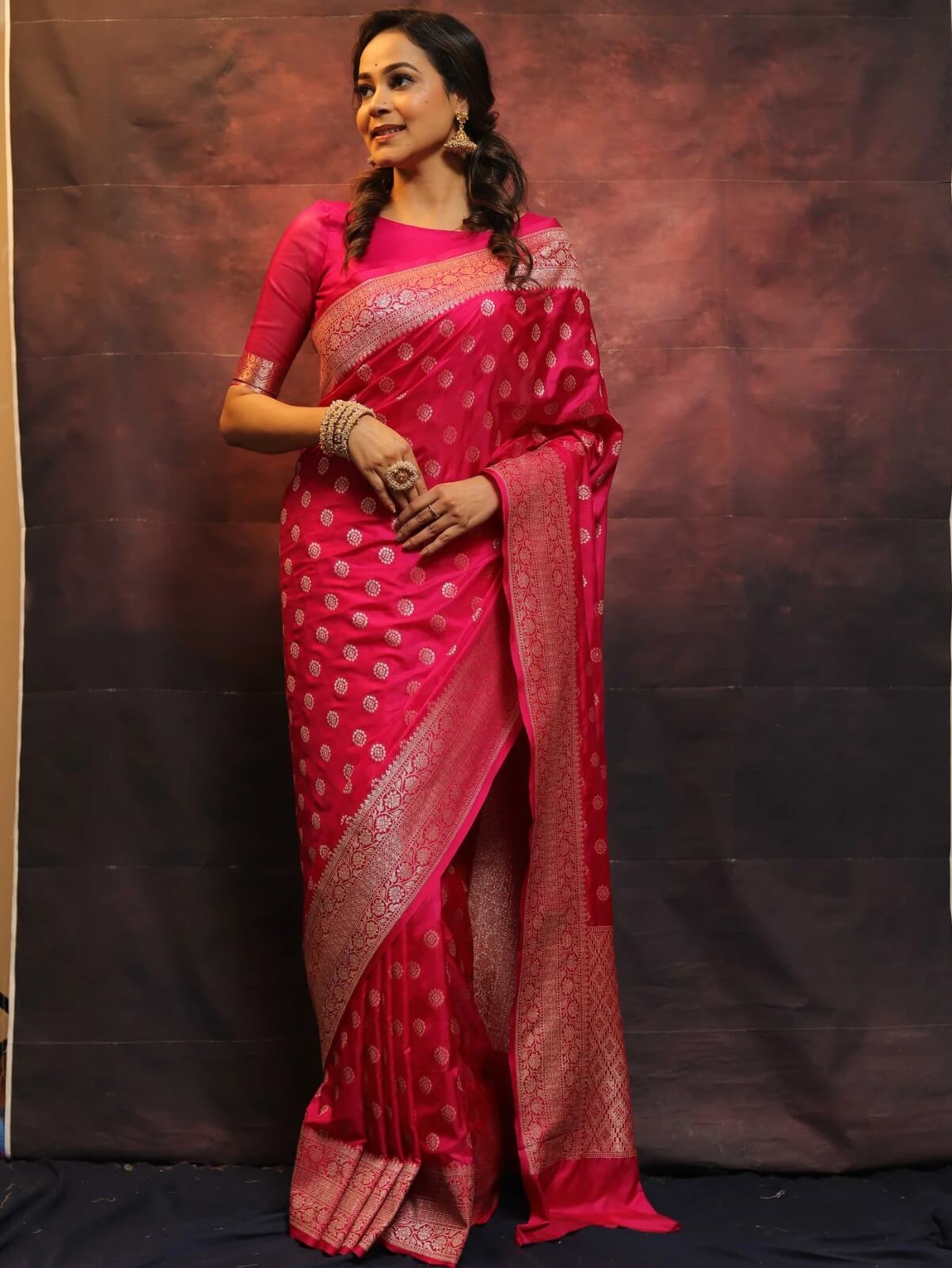 Magnetic Dark Pink Soft Silk Saree With Redolent Blouse Piece