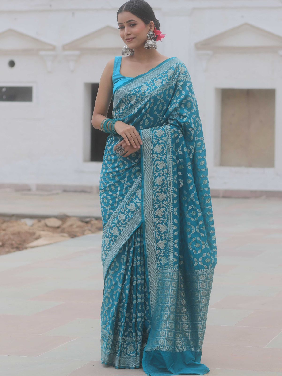 Incredible Firozi Soft Silk Saree With Artistic Blouse Piece