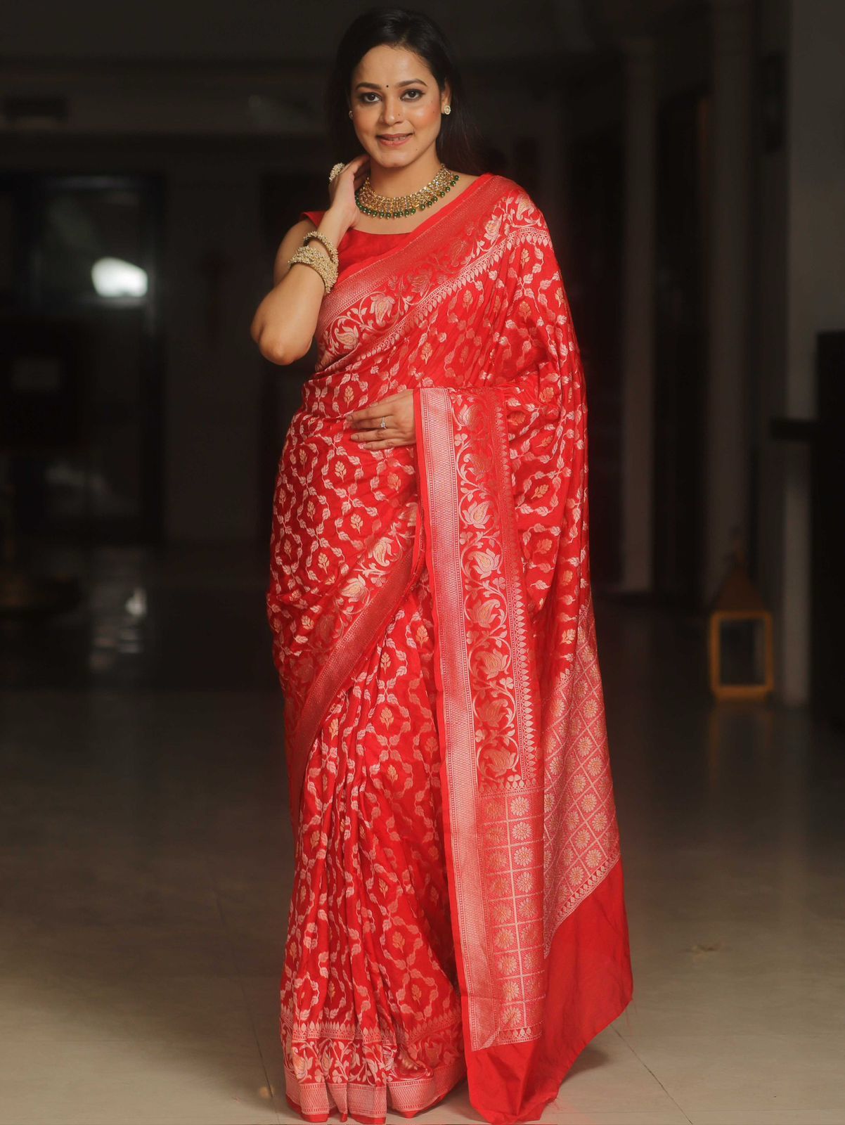 Enthralling Red Soft Silk Saree With Charismatic Blouse Piece