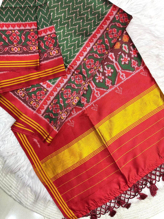 Energetic Dark Green Ikkat Printed Patola Silk Saree With Flattering Blouse Piece