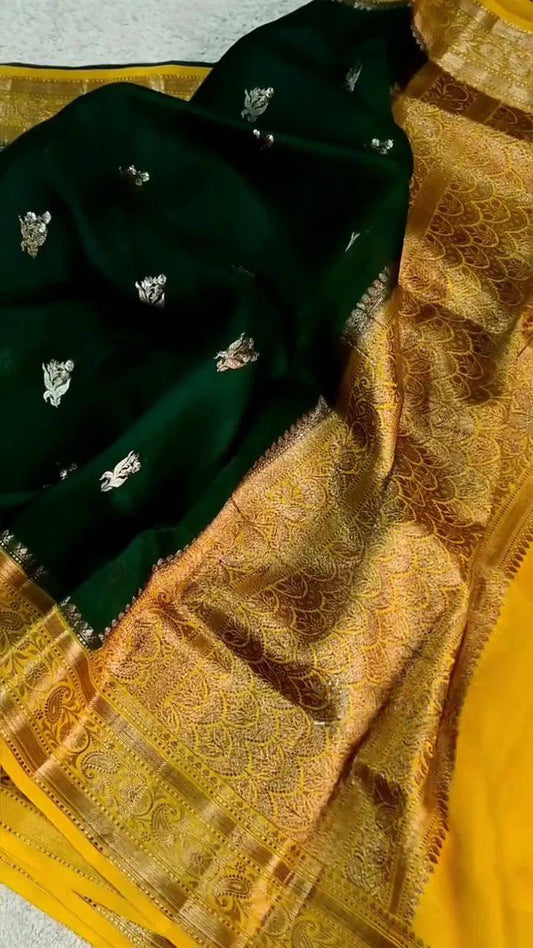 Demanding Dark Green Soft Silk Saree With Elegant Blouse Piece
