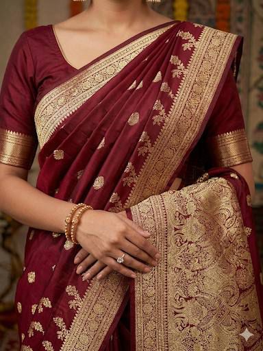 Hypnotic Maroon Soft Silk Saree With Gleaming Blouse Piece