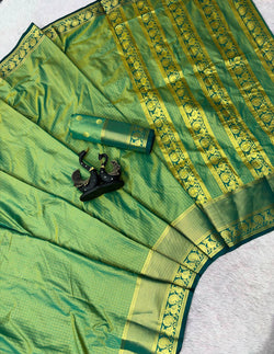 Improbable Green Pure Banarasi Silk Saree With Lassitude Blouse Piece