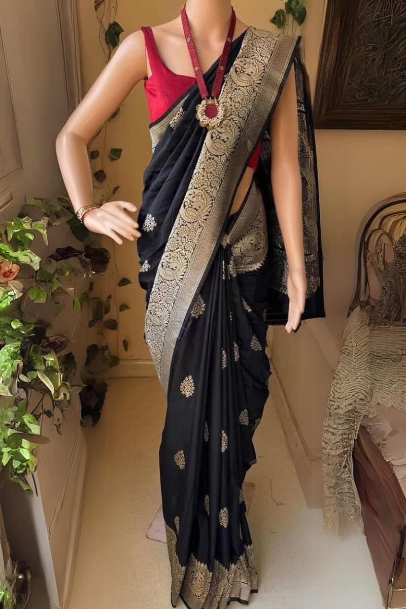 Scintillating Black Soft Silk Saree With Exquisite Blouse Piece