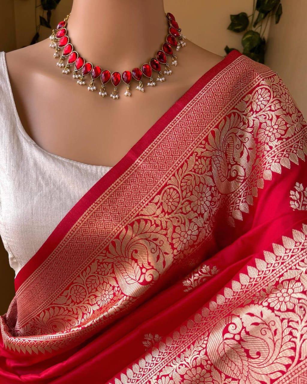 Seraphic Red Soft Silk Saree With Beguiling Blouse Piece