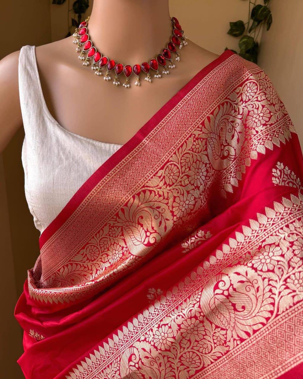 Seraphic Red Soft Silk Saree With Beguiling Blouse Piece