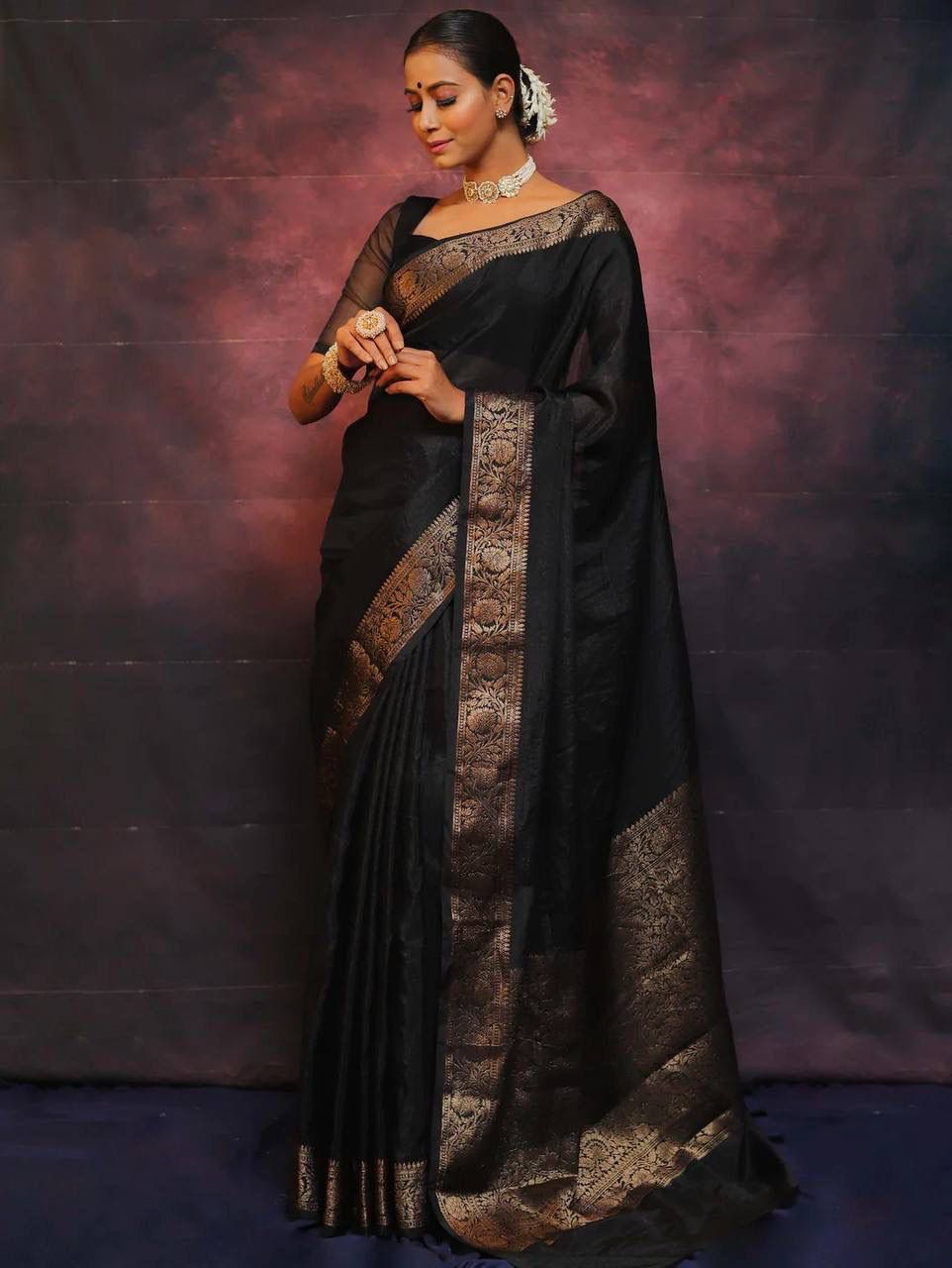 Piquant Black Soft Silk Saree With Proficient Blouse Piece